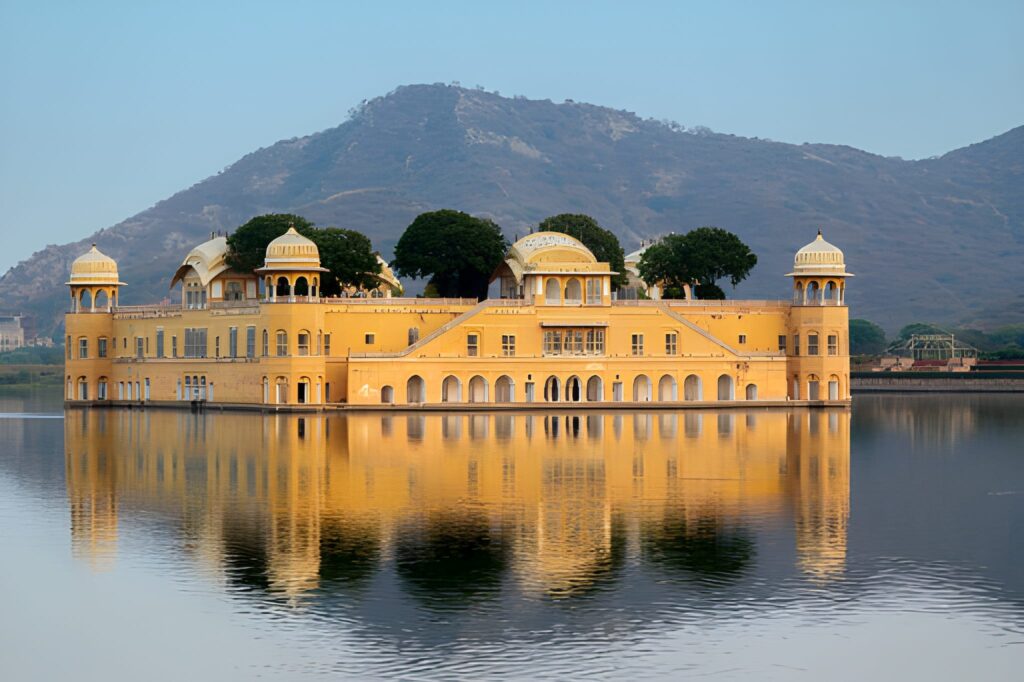 Jaipur & Udaipur, Rajasthan – Royal Forts, Palaces, and Winter Festivals