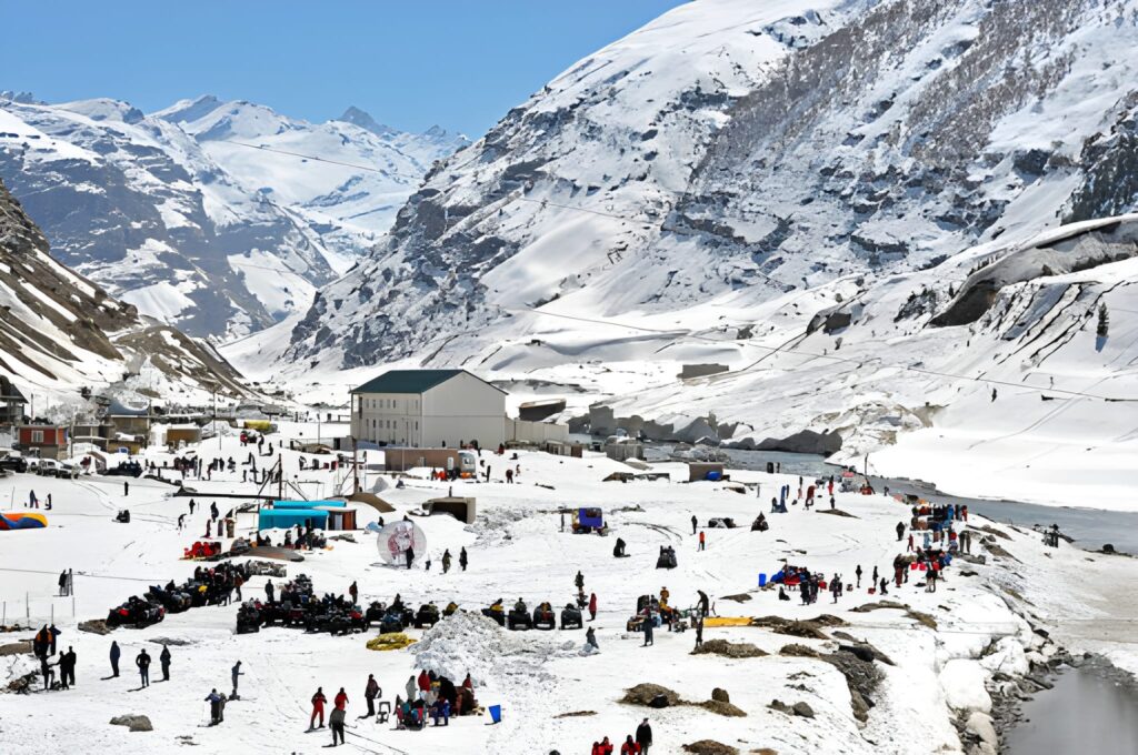 Shimla & Manali, Himachal Pradesh – Snow, Skiing, and Christmas Vibes