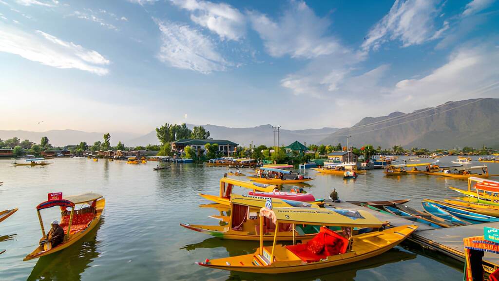 Dal Lake: Beyond the Shikara