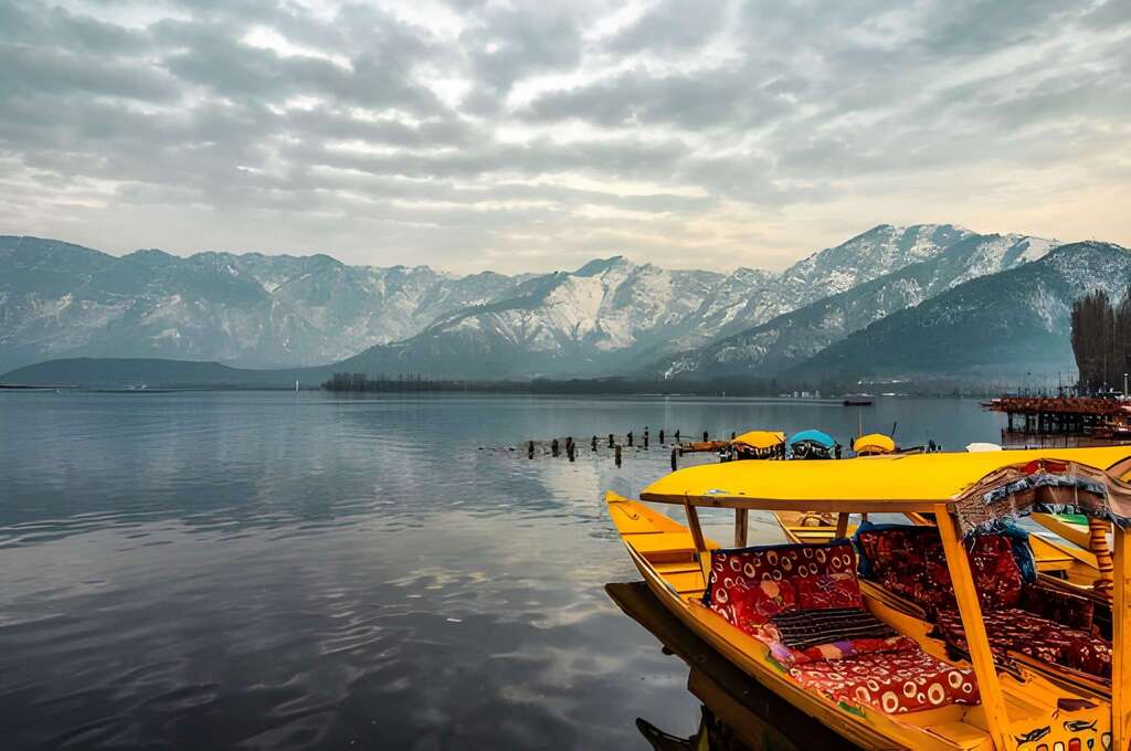 Frozen Waterfalls to Flaming Tulips: 15 Places to Visit in Jammu and Kashmir This Spring (2026)